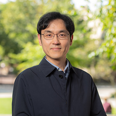 Jonghwan Lee
