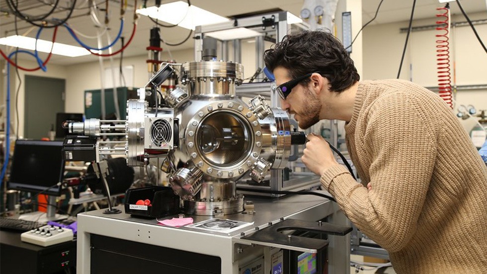 Lucas Caretta in the lab